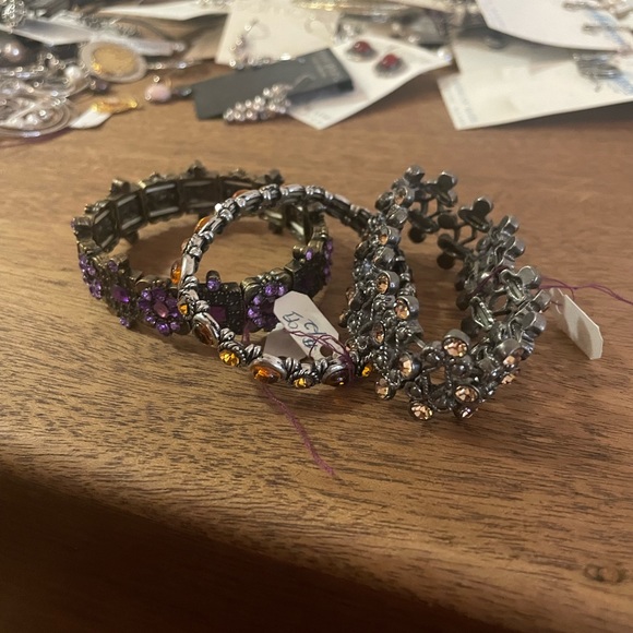 Set of 3 Stretching Bracelets. - Picture 3 of 9